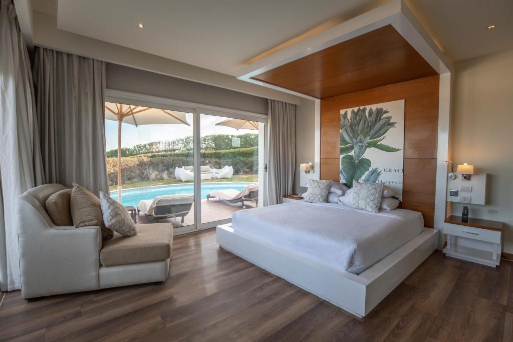 Sunrise Arabian Pool